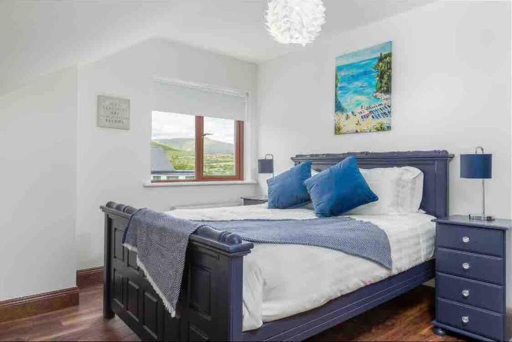 Wonderful Coastal Home In Dingle Town Eksteriør billede